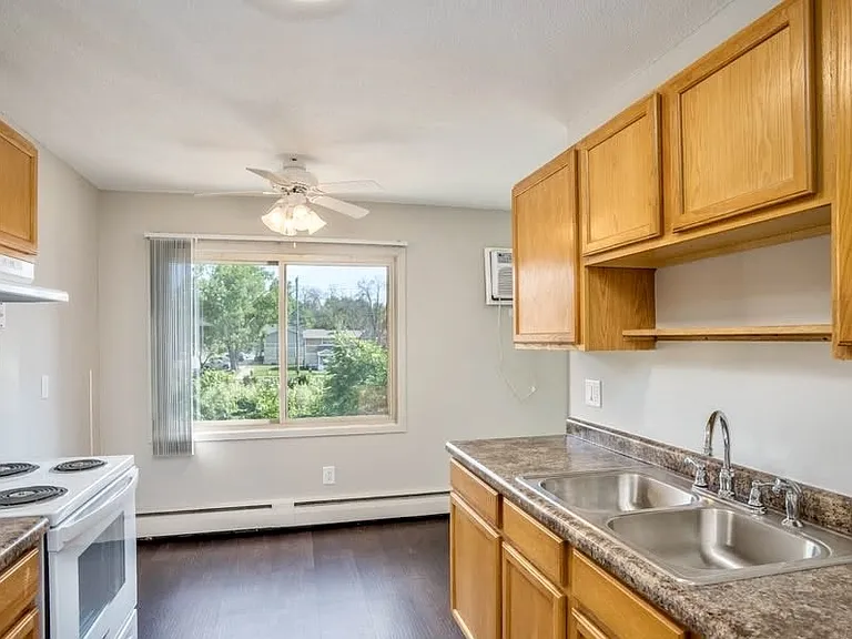 Johnson Parkway Apartments — Photo 14