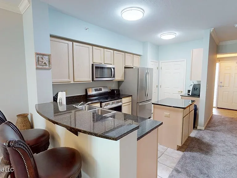 2230 Beach Dr #706 — Photo 9
