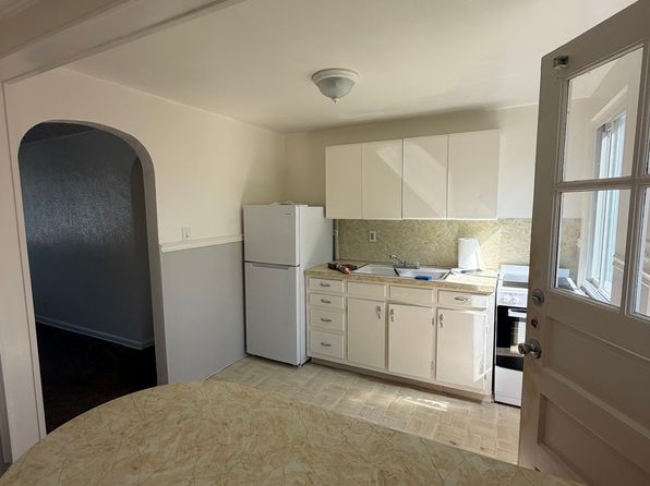 720 Locust St #B, Mishawaka, IN 46545 – 1-bedroom rental in Mishawaka