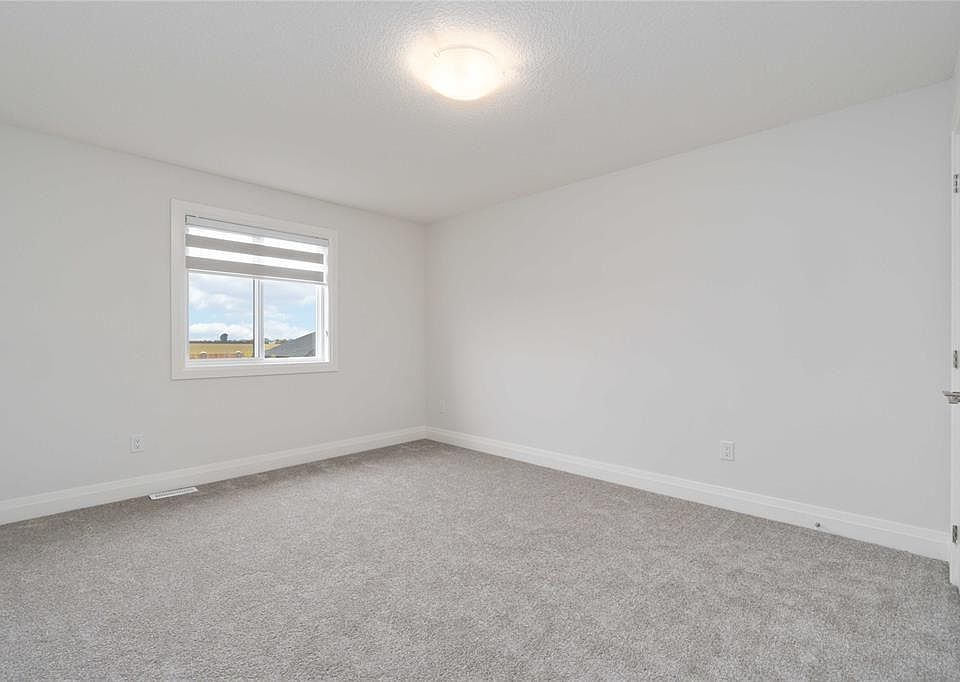 1st image of 608 Sweetbay Cres Room 4