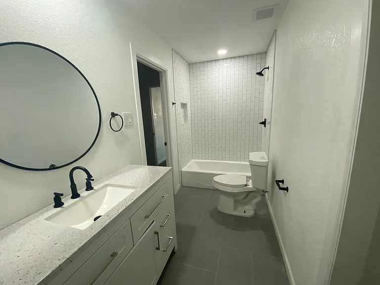 1506 Edwards St — Photo 24