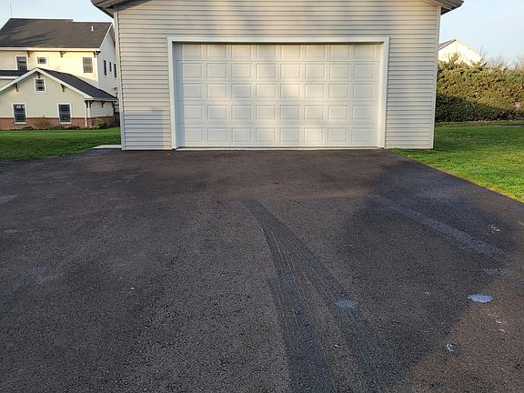 Detached Garage