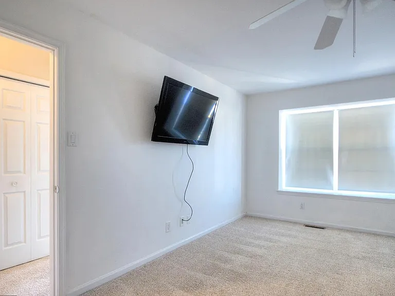 4402 Aberdeen Ln — Photo 11