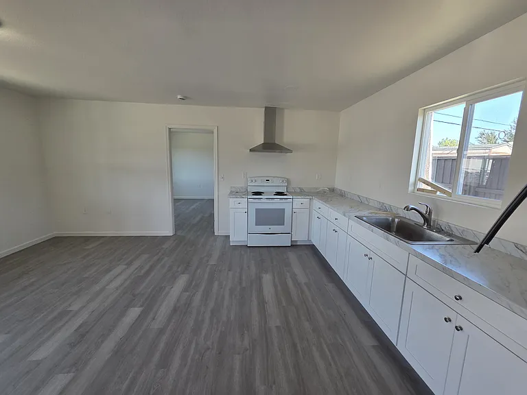 3215 W Capitol Ave #1 — Photo 1