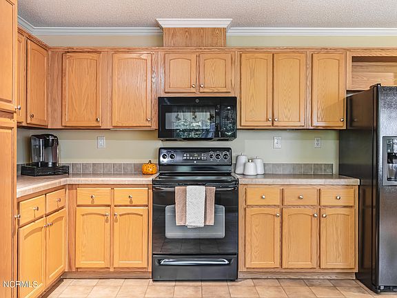 4th image of 465 Maplewood Drive NW