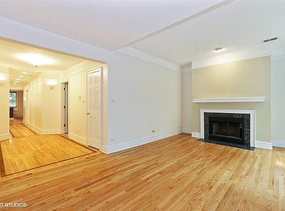 3rd image of 4712 N Magnolia Ave APT 1N