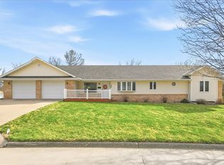 126 Sleepy Hollow Dr, Shenandoah, IA 51601