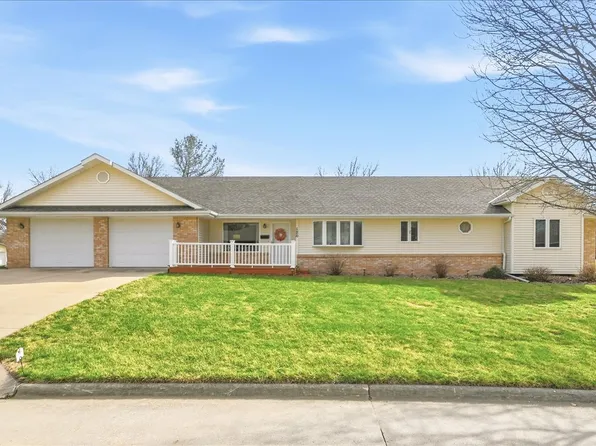 126 Sleepy Hollow Dr, Shenandoah, IA 51601