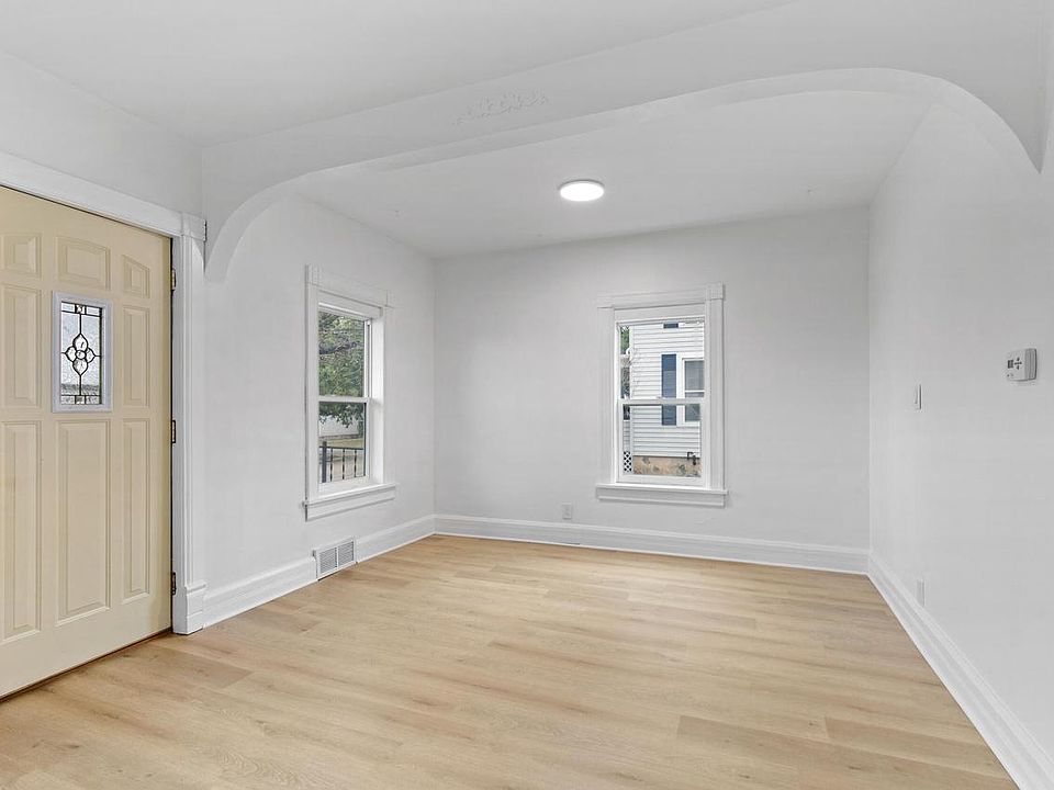 1st image of 120 N Park PLACE