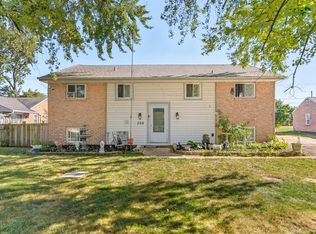 208 S Pinecrest Rd, Bolingbrook, IL 60440