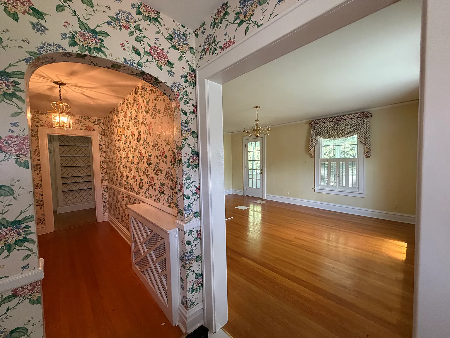 3 bed, 1.5 bath, 2328 sqft, $2,190 — Photo 2