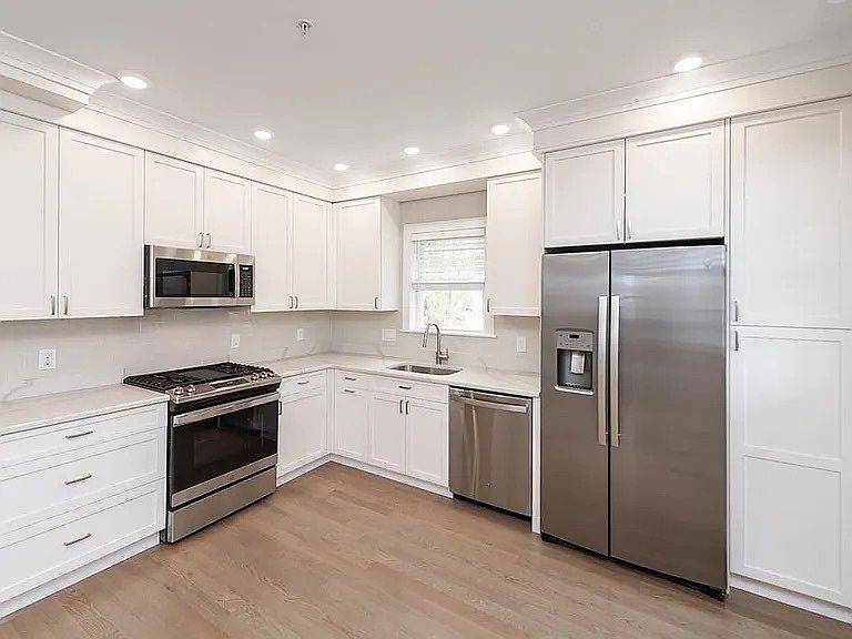 1st image of 2 Rossmore Rd #1