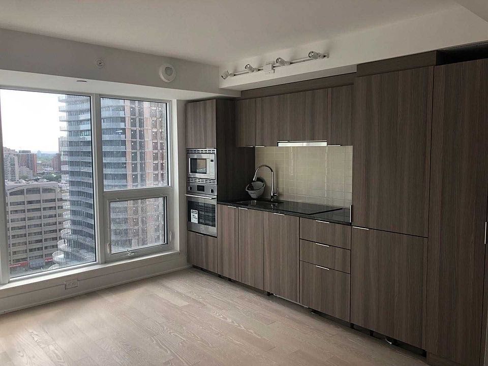 2nd image of 955 Bay St #1904