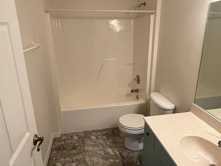 1321 Wayne Ave — Photo 12