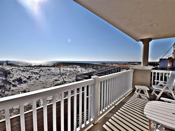 1051 Oceanfront St, Long Beach, NY