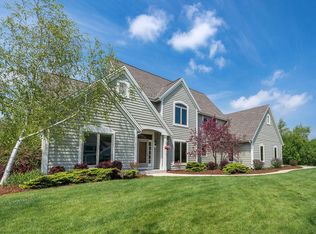 W292N3957 Fielding Ln, Pewaukee, WI 53072