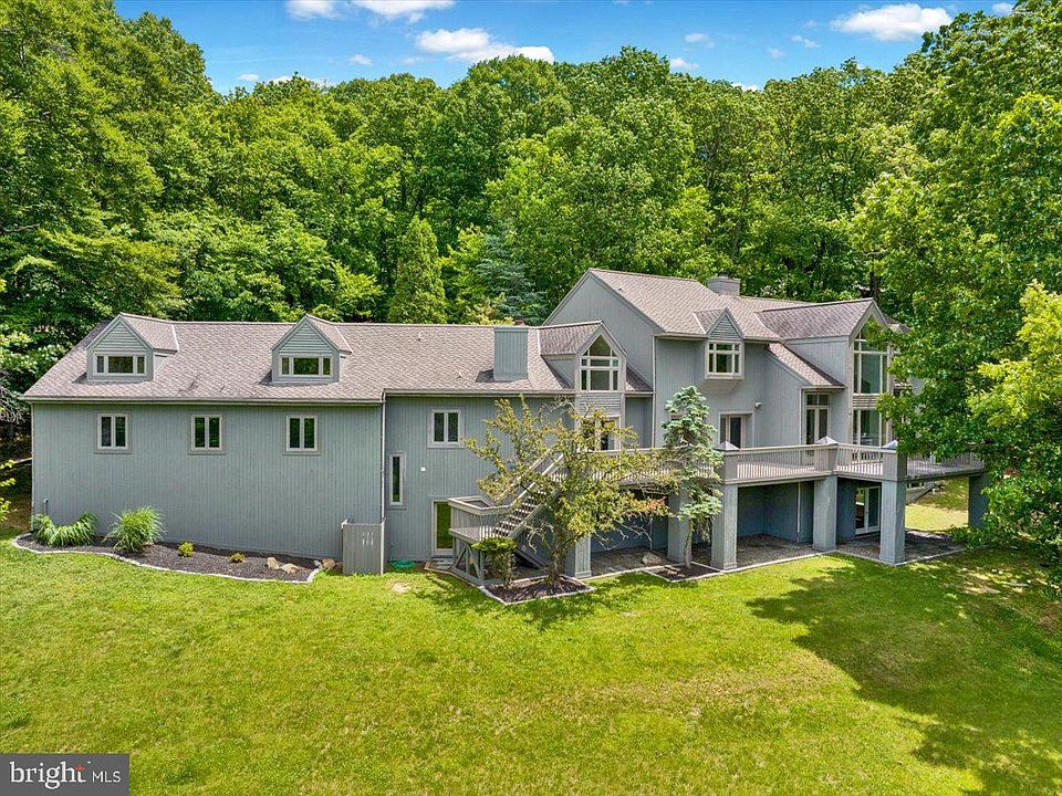 1st image of 8 Wyndham Hill Dr