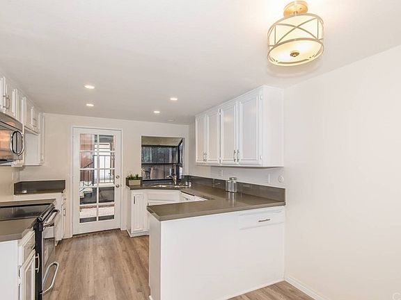 3rd image of 1536 Dalmatia Dr