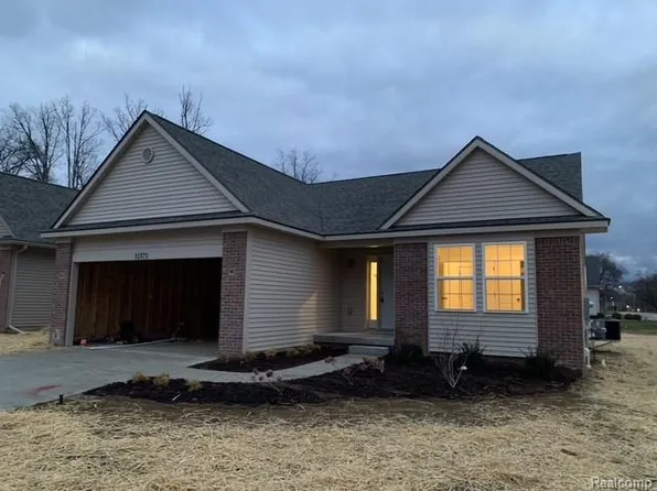11453 Hidden Oaks Dr, Clio, MI 48420