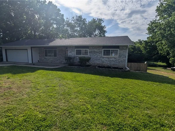 117 N Cynthia Ave, Farmington, AR 72730