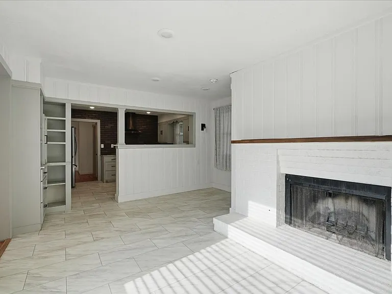 1011 Walnut St — Photo 7