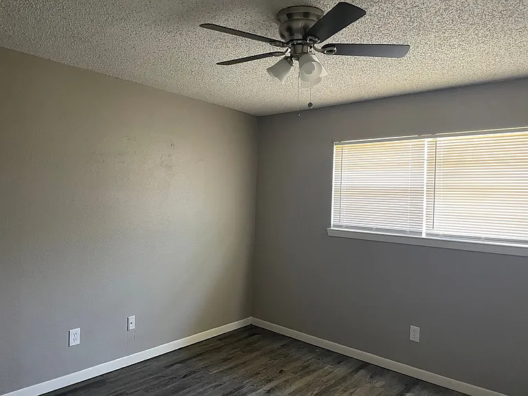 102 Cherie Ln — Photo 7