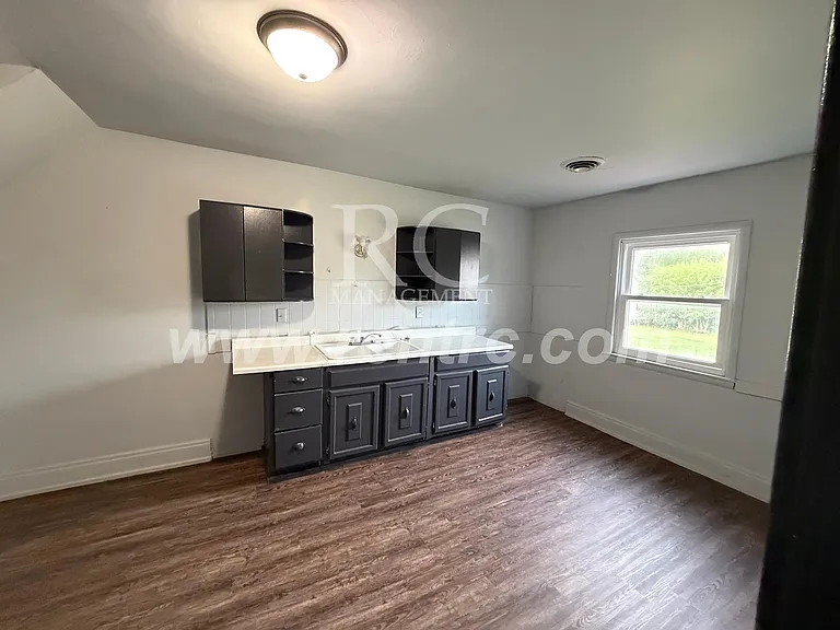 1602-2 E Main St — Photo 2