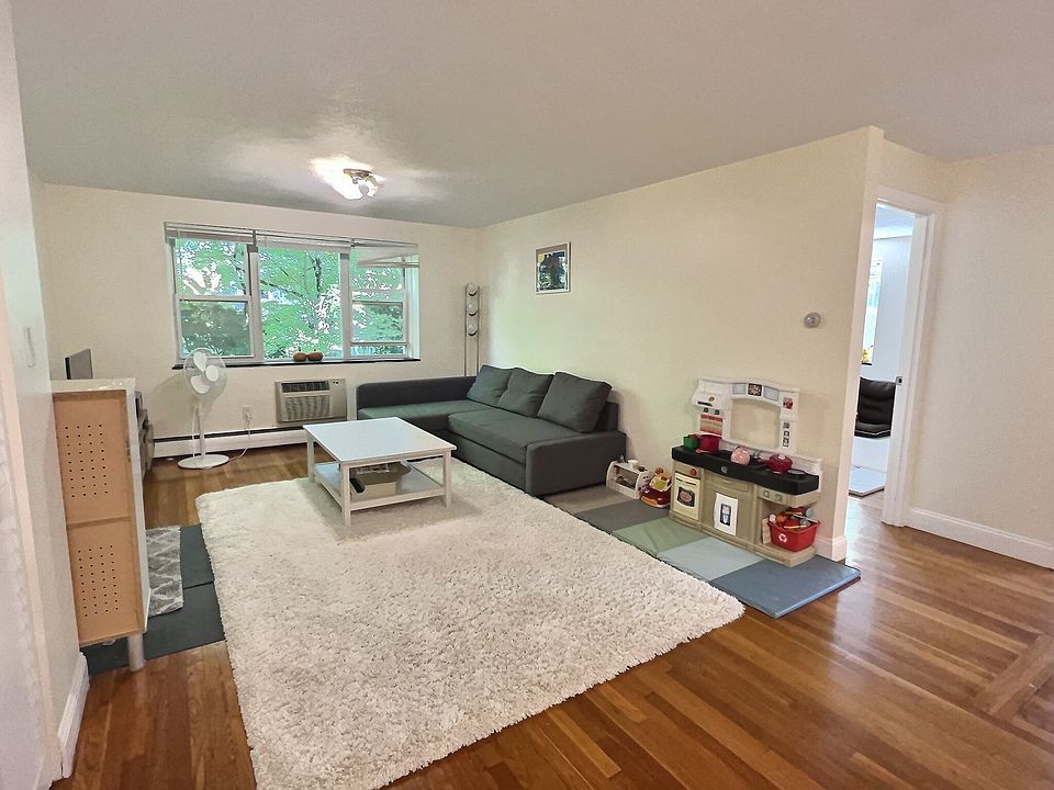 1st image of 217 Kent St #11350208