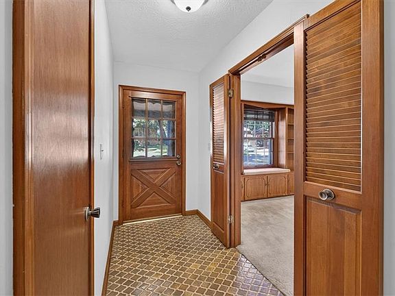 4th image of 808 NW 10th St