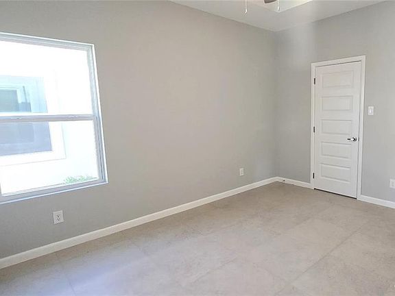 5th image of 906 N Abbey Ave #1