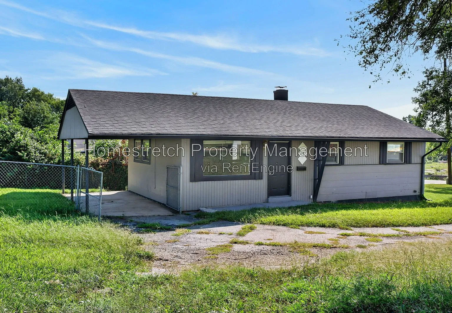 3 bed, 1.0 bath, 942 sqft, $1,300 — Photo 1