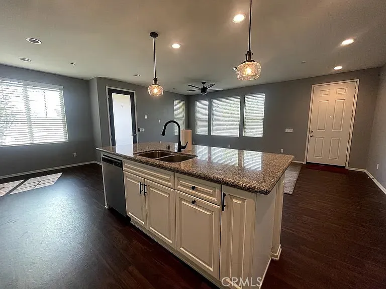 3 bed, 2.5 bath, 1800 sqft, $2,945 — Photo 4