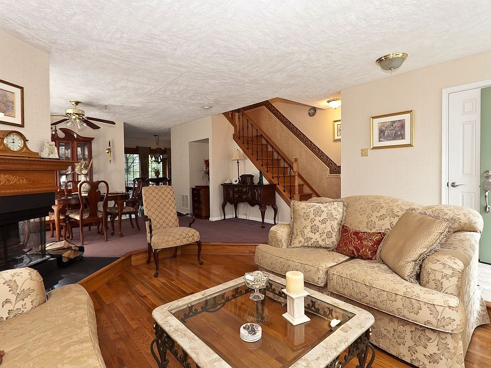 Sunny Living Room Level