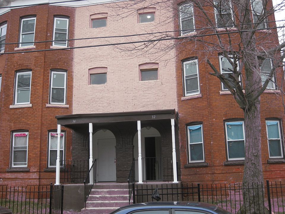 2nd image of 119 Bedford St #1