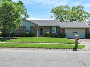 2833 Fox Pointe Dr, Columbus, IN 47203