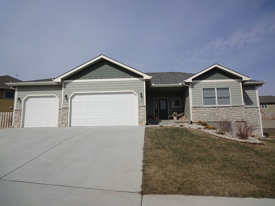 1st image of 825 Locharno Dr