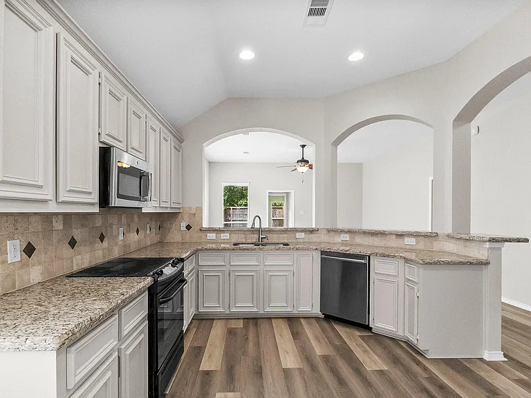 2419 Keegan Hollow Ln — Photo 12