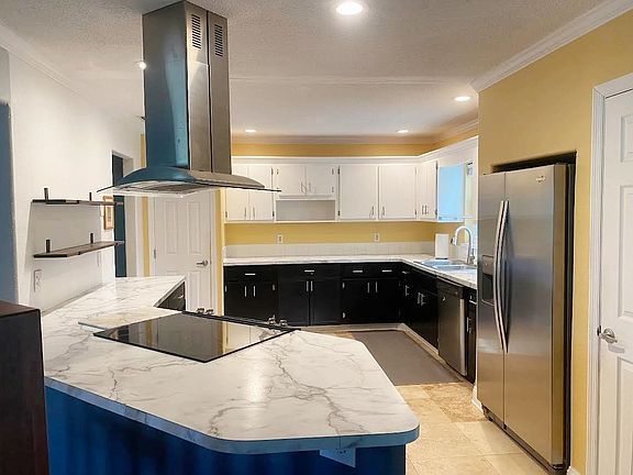 5th image of 64 Satinwood Dr