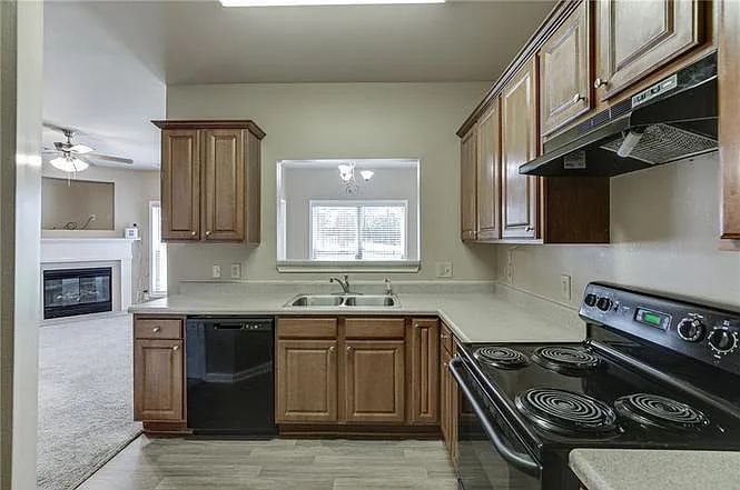 314 Oakland Hills Way — Photo 9