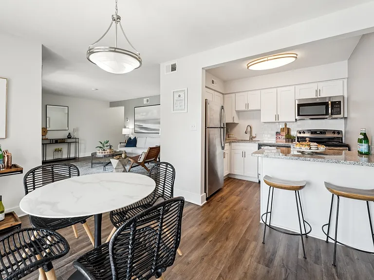Linkhorn Bay Apartments — Photo 25