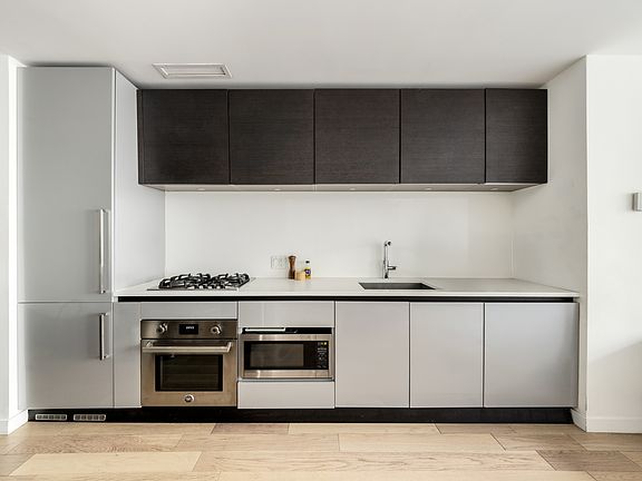 4th image of 540 W 49th St #504S