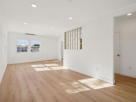 3rd image of 5734 York Blvd #5734