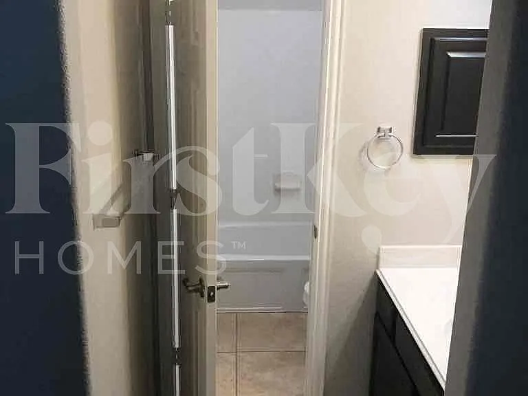 14623 Castle Cove Ln — Photo 16