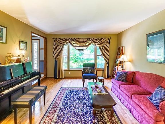4th image of 37 N Lincoln Ave