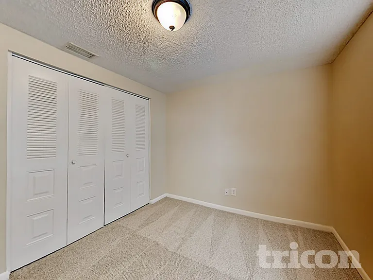 2308 Selkirk St — Photo 29