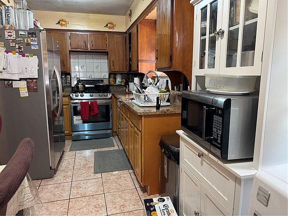 5th image of 536 E 81st St