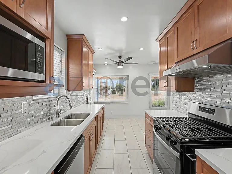 1067 W 83rd St — Photo 15