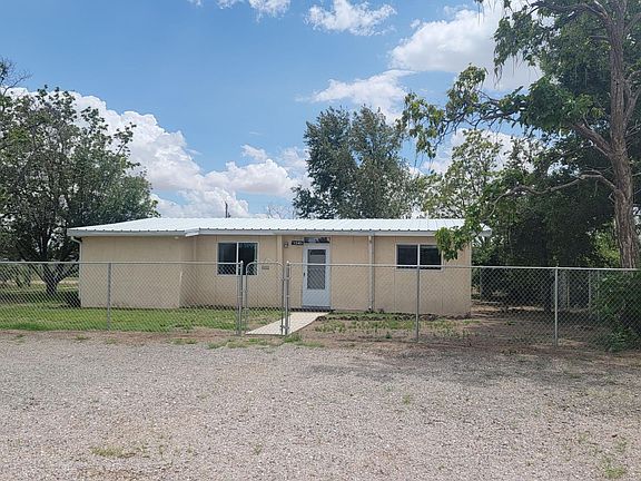 2nd image of 1540 N Lariat Dr
