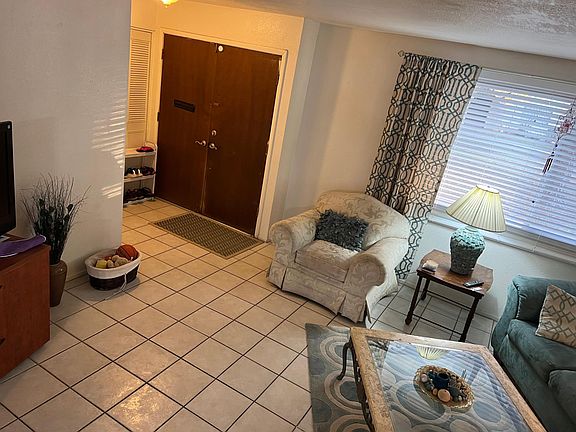 3rd image of 4664 N 19th Ave #1