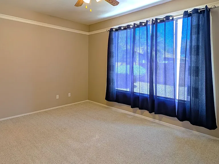 4236 E Oxford Ln — Photo 18